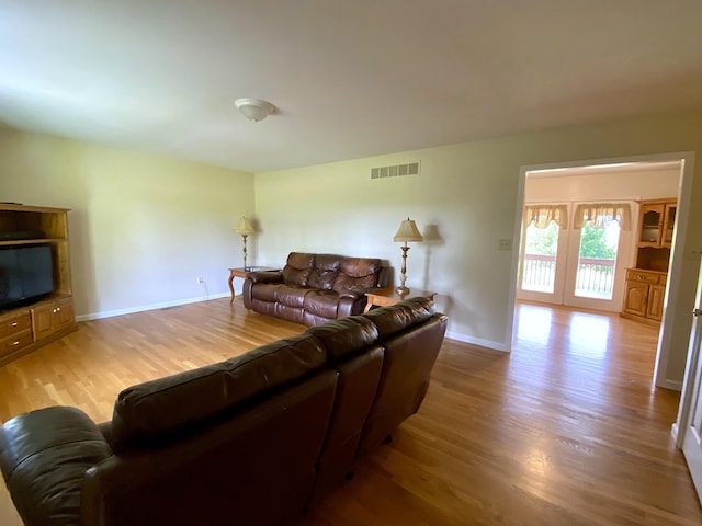5515 Van Meter Rd, Winchester, KY 40391 - living room featuring light wood finished floors and baseboards