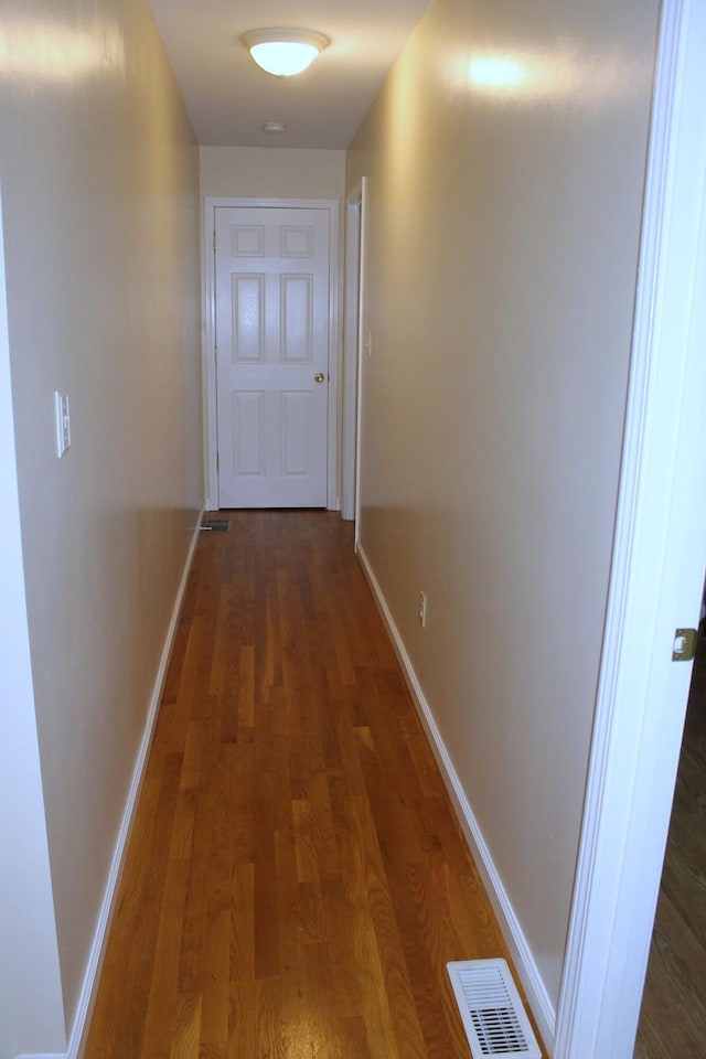 5515 Van Meter Rd, Winchester, KY 40391 - hall featuring wood finished floors and baseboards