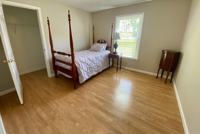5515 Van Meter Rd, Winchester, KY 40391 - bedroom featuring light wood finished floors and a closet
