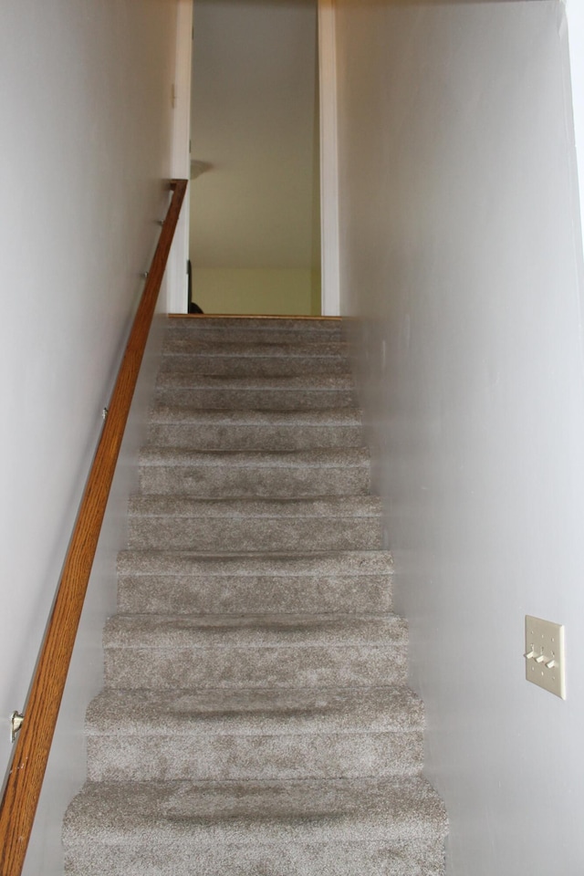 5515 Van Meter Rd, Winchester, KY 40391 - view of staircase