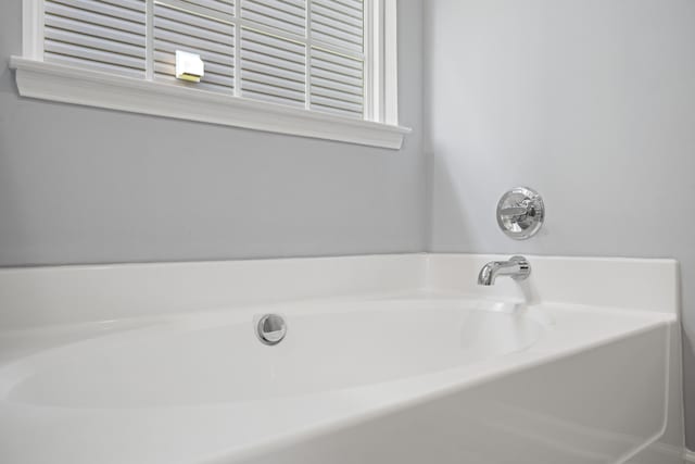 1152 Leanndra Park, Lexington, KY 40511 - full bath featuring a garden tub