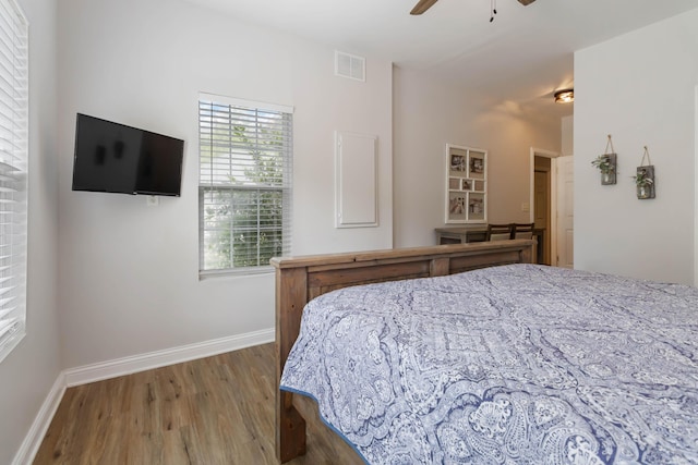 2394 Roberts Bend Rd, Burnside, KY 42519 - bedroom featuring wood finished floors and a ceiling fan