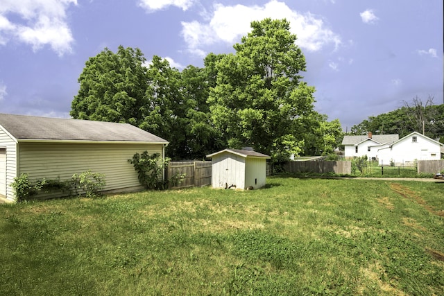 127 Locust Ave, Lexington, KY 40505 - fenced backyard featuring a storage shed