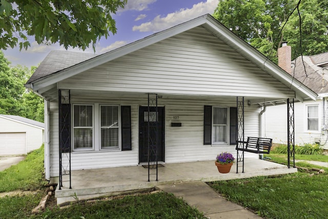 127 Locust Ave, Lexington, KY 40505 - bungalow-style home with covered porch and an outbuilding