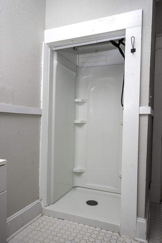 127 Locust Ave, Lexington, KY 40505 - full bathroom with baseboards and a shower stall