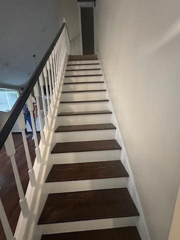 5 Abbey Ln, Middlesboro, KY 40965 - view of stairway