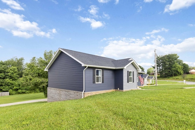 81 Grand Crossing Ct, Somerset, KY 42503 - view of home's exterior featuring a yard and roof with shingles