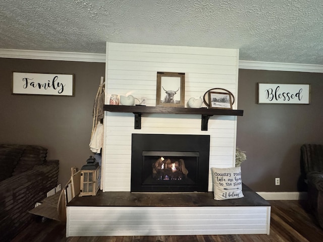 190 Keeneland Trl, Corbin, KY 40701 - detailed view of crown molding, wood finished floors, a fireplace, and a textured ceiling