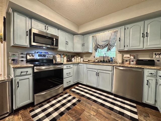 190 Keeneland Trl, Corbin, KY 40701 - kitchen featuring stainless steel appliances, a textured ceiling, and dark wood finished floors