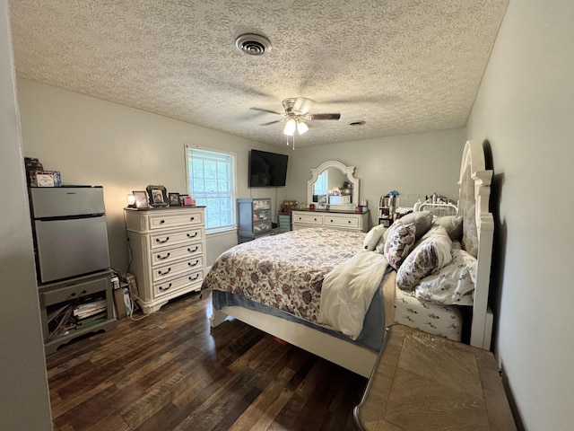 190 Keeneland Trl, Corbin, KY 40701 - bedroom with freestanding refrigerator, dark wood finished floors, a textured ceiling, and a ceiling fan