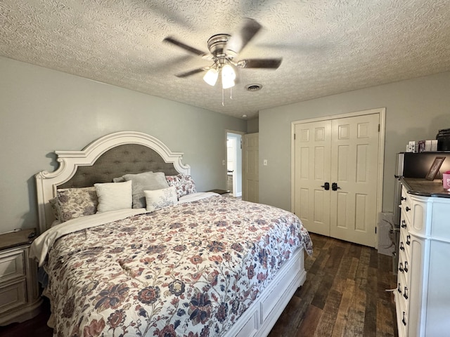 190 Keeneland Trl, Corbin, KY 40701 - bedroom featuring dark wood-type flooring, a textured ceiling, a ceiling fan, and a closet