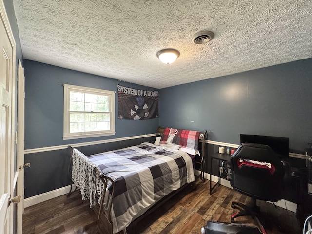 190 Keeneland Trl, Corbin, KY 40701 - bedroom featuring wood finished floors and a textured ceiling