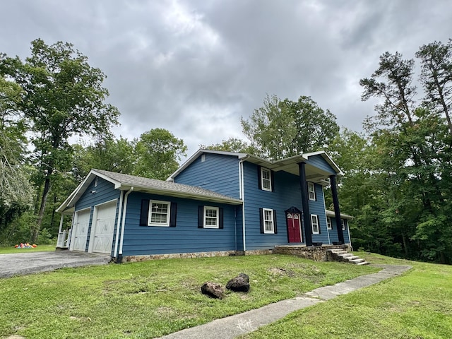 190 Keeneland Trl, Corbin, KY 40701 - view of front facade with a front lawn and a detached garage