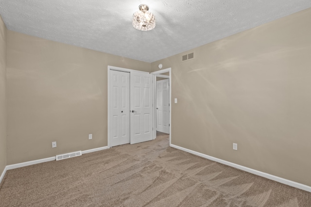 3848 Mcgarry Dr, Lexington, KY 40514 - unfurnished bedroom featuring a textured ceiling, carpet flooring, and a closet