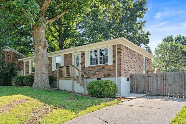 109 Creekstone Ct, Frankfort, KY 40601 - single story home with brick siding