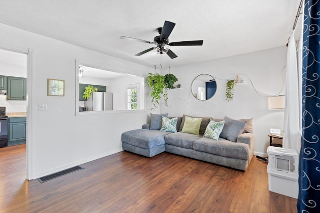 109 Creekstone Ct, Frankfort, KY 40601 - living area featuring a ceiling fan and wood finished floors