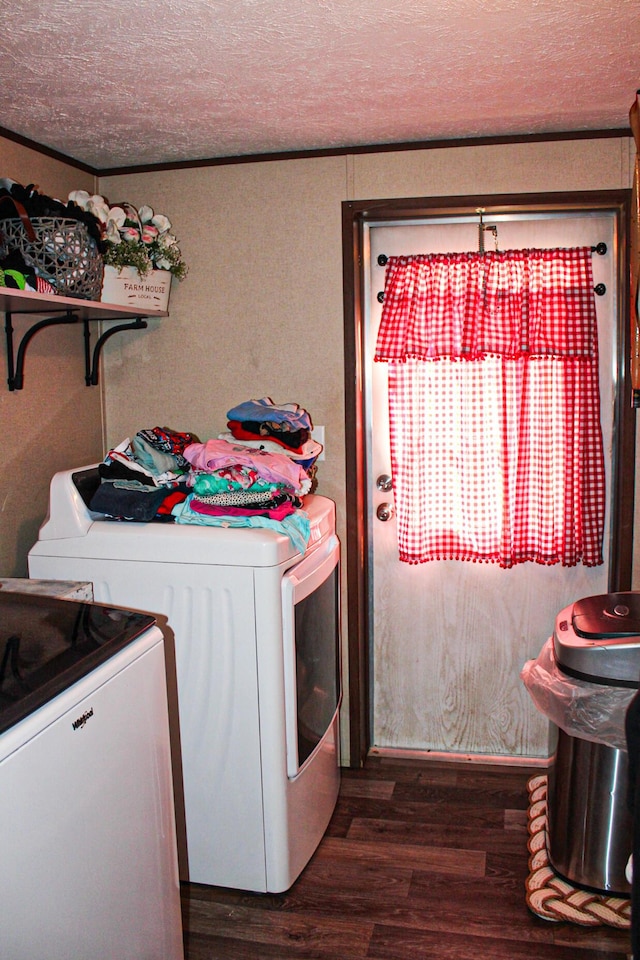 610 Freeman Branch Rd, East Bernstadt, KY 40729 - laundry room featuring washer and clothes dryer, dark wood-style flooring, and a textured ceiling