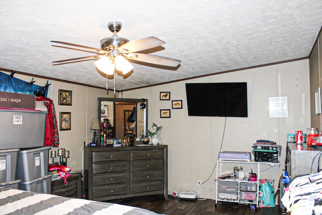 610 Freeman Branch Rd, East Bernstadt, KY 40729 - bedroom with wood finished floors, a textured ceiling, and a ceiling fan