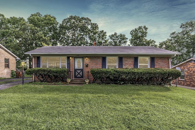 139 Tartan Dr, Lexington, KY 40517 - single story home with entry steps, a front lawn, and brick siding