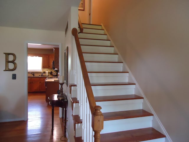 407 Autumn Dr, Lancaster, KY 40444 - staircase with wood finished floors