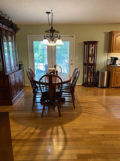 407 Autumn Dr, Lancaster, KY 40444 - dining space featuring healthy amount of natural light, light wood finished floors, a chandelier, and a textured ceiling