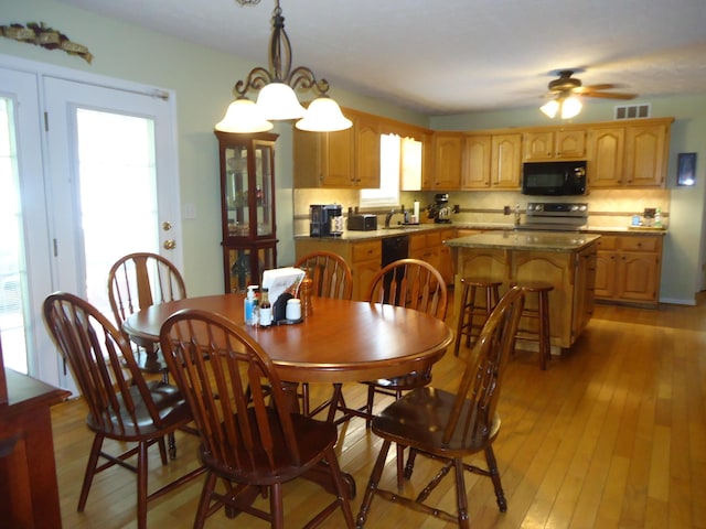 407 Autumn Dr, Lancaster, KY 40444 - dining area featuring light wood-type flooring and a ceiling fan