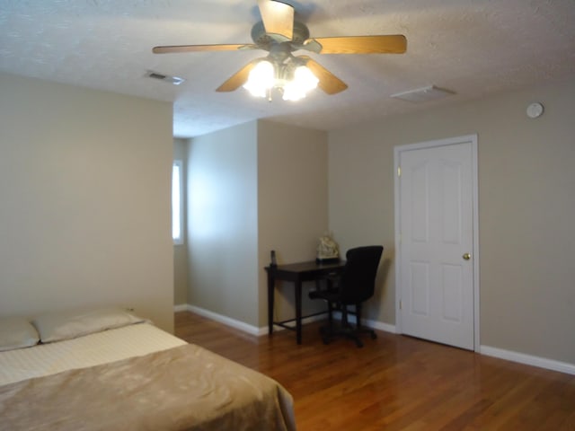 407 Autumn Dr, Lancaster, KY 40444 - bedroom featuring wood finished floors and a ceiling fan