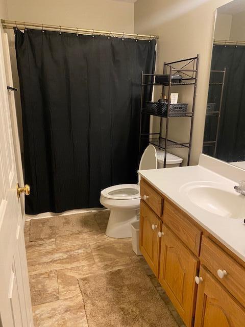 407 Autumn Dr, Lancaster, KY 40444 - bathroom with vanity and curtained shower