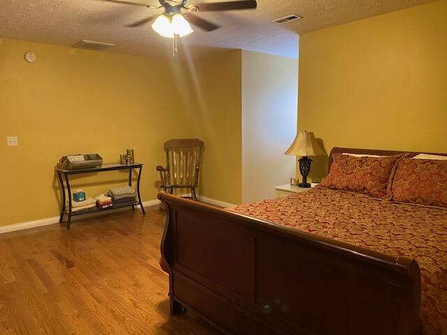 407 Autumn Dr, Lancaster, KY 40444 - bedroom with wood finished floors, a textured ceiling, and ceiling fan