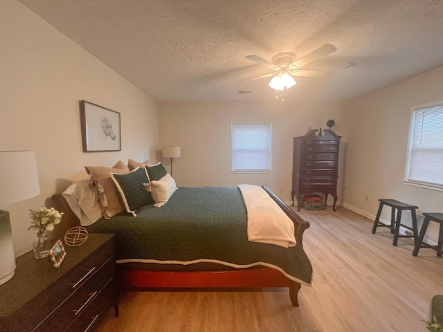 1185 Oak Ridge Rd, Corbin, KY 40701 - bedroom featuring light wood-style flooring, a textured ceiling, and a ceiling fan