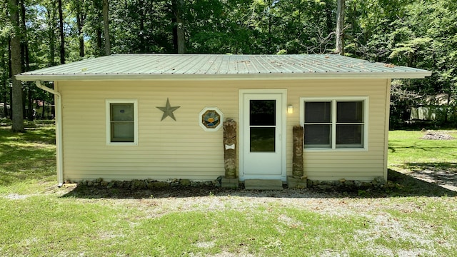2240 Denny Ridge Rd, Nancy, KY 42544 - bungalow-style home featuring entry steps, a front lawn, and a metal roof