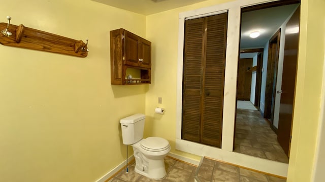 2240 Denny Ridge Rd, Nancy, KY 42544 - bathroom featuring toilet and baseboards