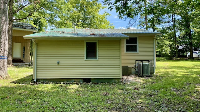 2240 Denny Ridge Rd, Nancy, KY 42544 - view of side of property featuring a metal roof and a lawn
