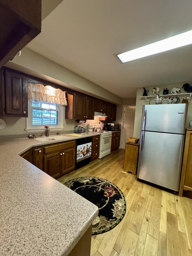 4295 Vince Rd, Nicholasville, KY 40356 - kitchen with freestanding refrigerator, dishwasher, electric stove, light countertops, and light wood-style flooring