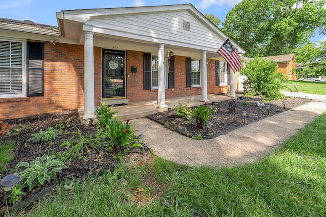 204 Tecumseh Trl, Frankfort, KY 40601 - view of front facade with brick siding and a porch