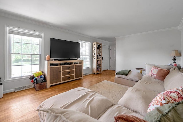 204 Tecumseh Trl, Frankfort, KY 40601 - living area featuring crown molding and light wood-style floors