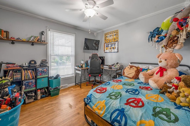 204 Tecumseh Trl, Frankfort, KY 40601 - bedroom with wood finished floors, ornamental molding, and ceiling fan