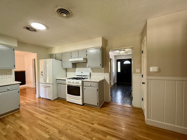 123 Hillandale Dr, Somerset, KY 42501 - kitchen with white appliances, under cabinet range hood, light wood-style flooring, light countertops, and a textured ceiling