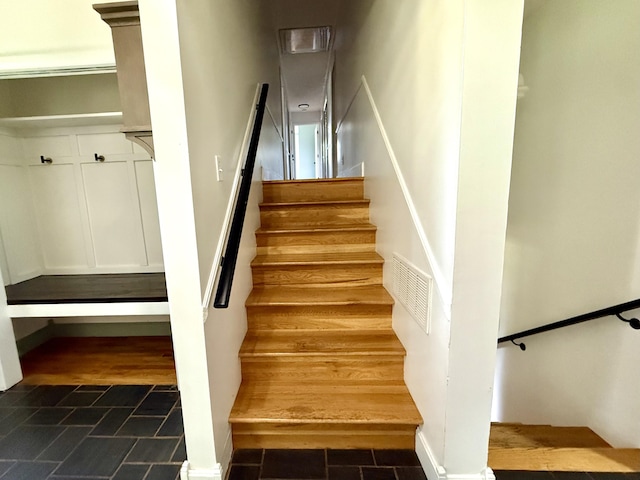 123 Hillandale Dr, Somerset, KY 42501 - view of stairway