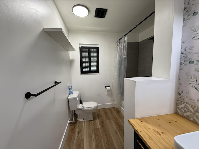 123 Hillandale Dr, Somerset, KY 42501 - bathroom with wood finished floors and curtained shower