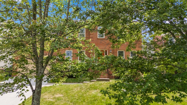 4433 River Ridge Rd, Lexington, KY 40515 - view of side of property with brick siding and a yard