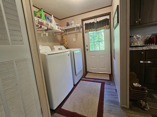 421 Dry Branch Rd, Morehead, KY 40351 - laundry area with a heating unit, dark wood-style flooring, washer and dryer, and a textured ceiling