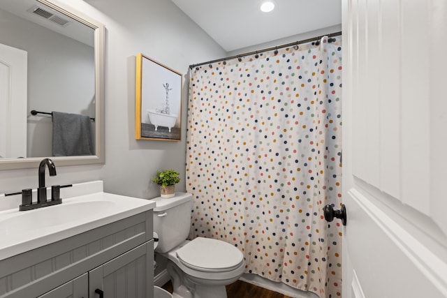 309 Memory Ln, Richmond, KY 40475 - bathroom with vanity, a shower with shower curtain, recessed lighting, and wood finished floors