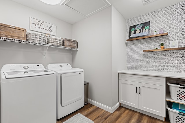 309 Memory Ln, Richmond, KY 40475 - laundry room with dark wood finished floors and washing machine and dryer