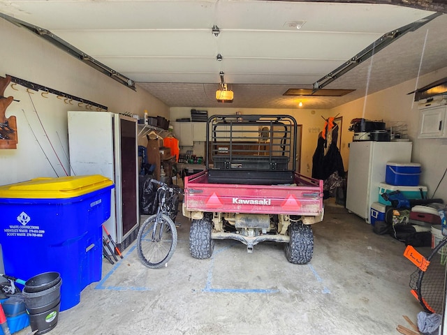 1445 Bastin Creek Rd, Kings Mountain, KY 40442 - garage with a garage door opener