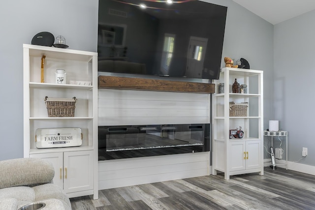 2562 High Bridge Rd, Lancaster, KY 40444 - detailed view of wood finished floors and a glass covered fireplace