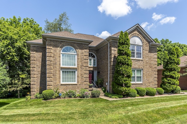 4129 Amberwood Ct, Lexington, KY 40513 - traditional-style home featuring brick siding, a front yard, and a shingled roof