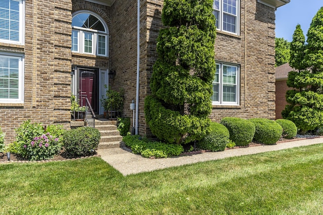 4129 Amberwood Ct, Lexington, KY 40513 - view of exterior entry featuring a yard and brick siding