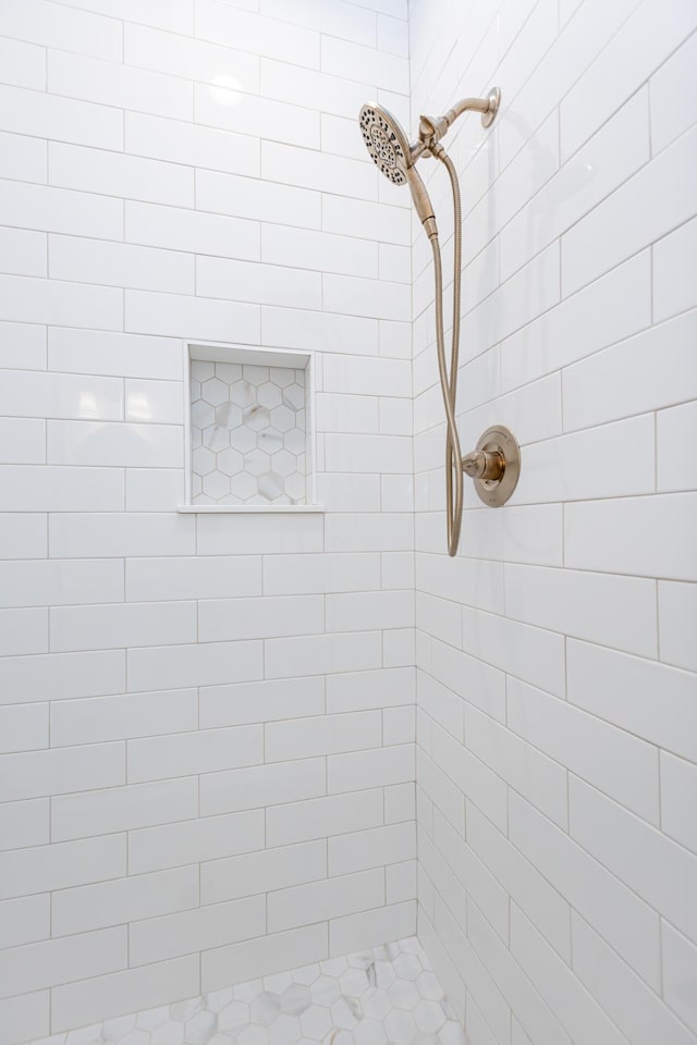128 Bethany Trce, Lancaster, KY 40444 - full bathroom featuring a tile shower