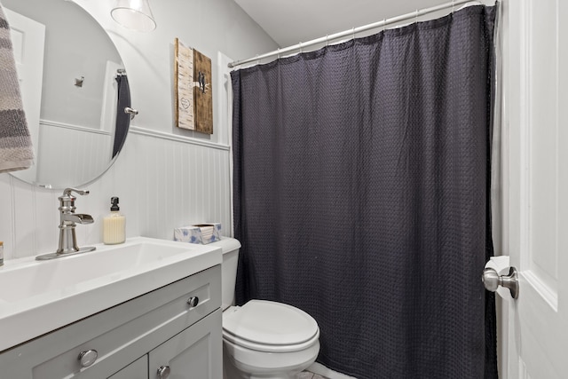 648 Sheridan Dr, Lexington, KY 40503 - bathroom with vanity, a wainscoted wall, and a shower with curtain